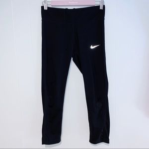 Nike black cropped leggings